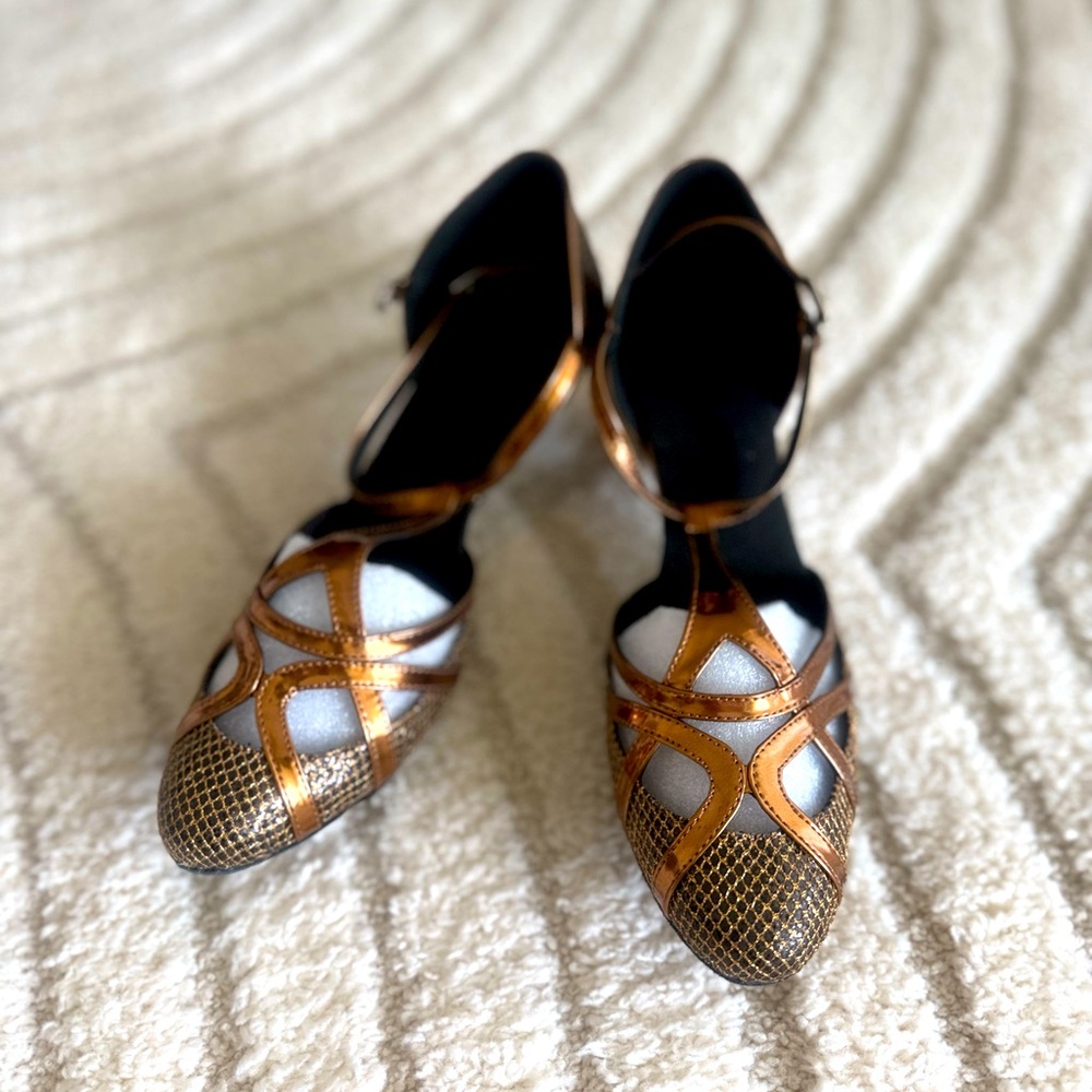Dance shoes 318